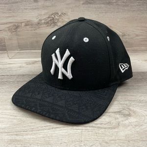 New Era New York Yankees Basic Black & White 9Fifty Snapback Cap